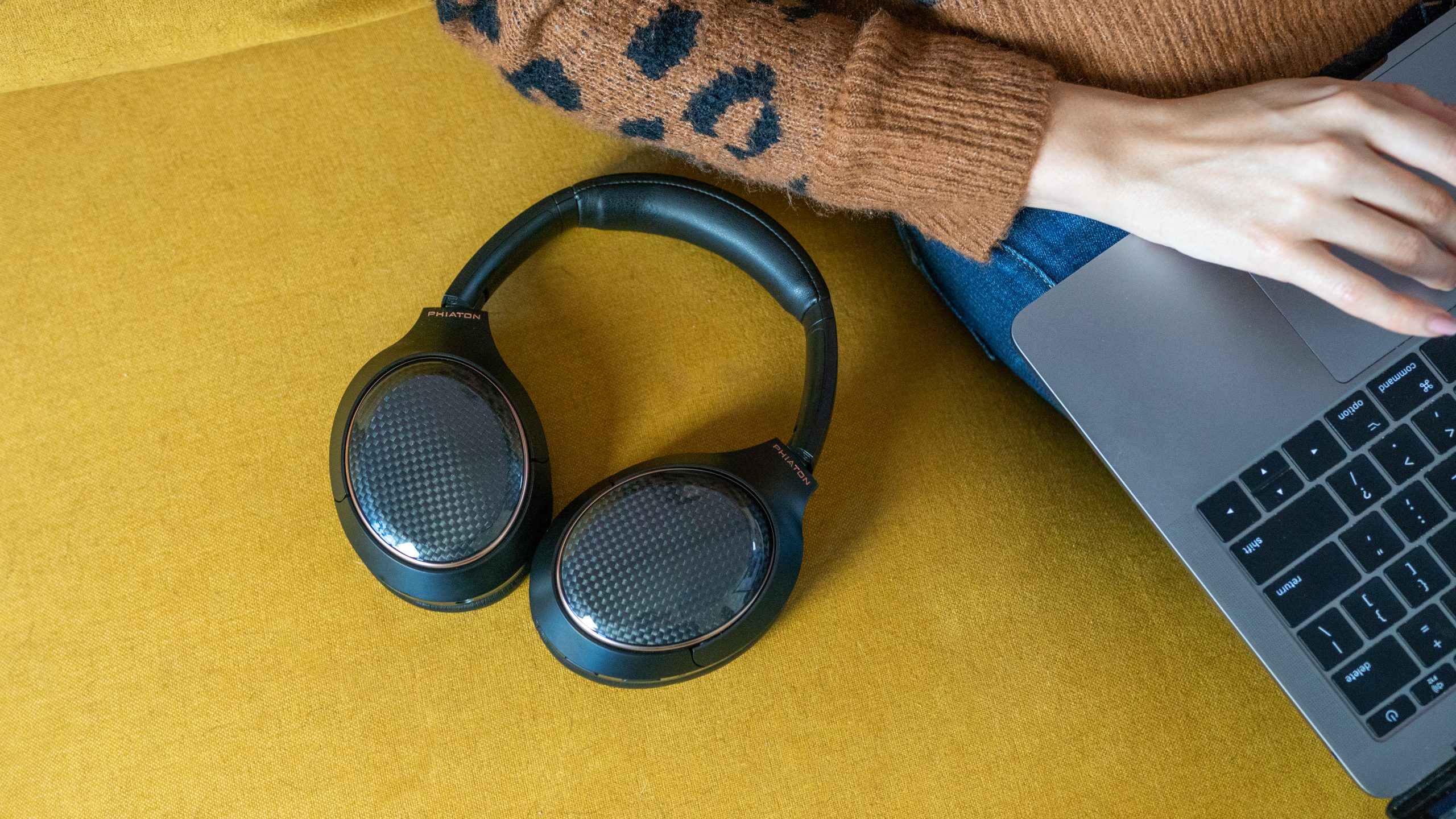 Best Wireless Headphones for Desktop and Mobile Devices